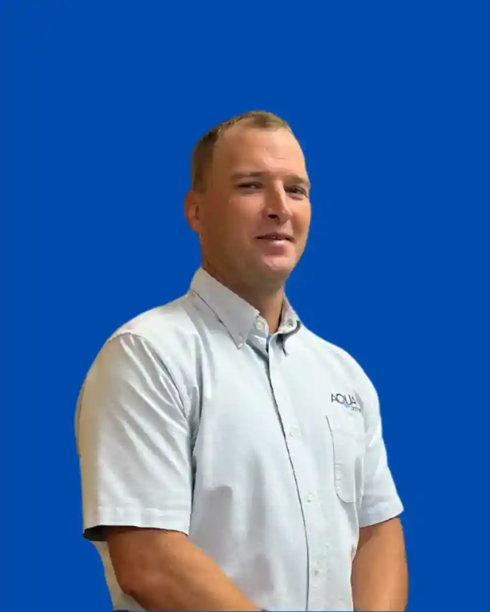 Man in light gray uniform with 'AQUA' logo against blue background.